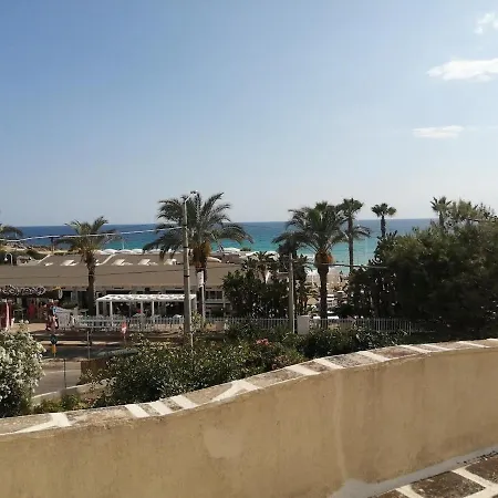 Carrube Fifty Meters From The Sea Pulsano