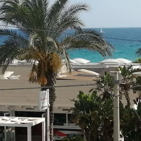 Carrube Fifty Meters From The Sea * Pulsano
